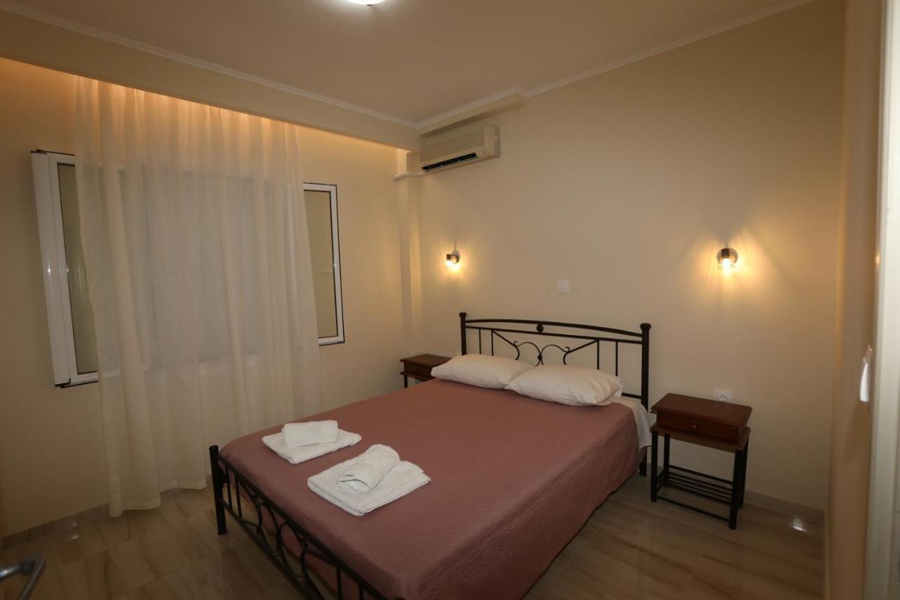 Angelos Apartments Lixouri Bagian luar foto