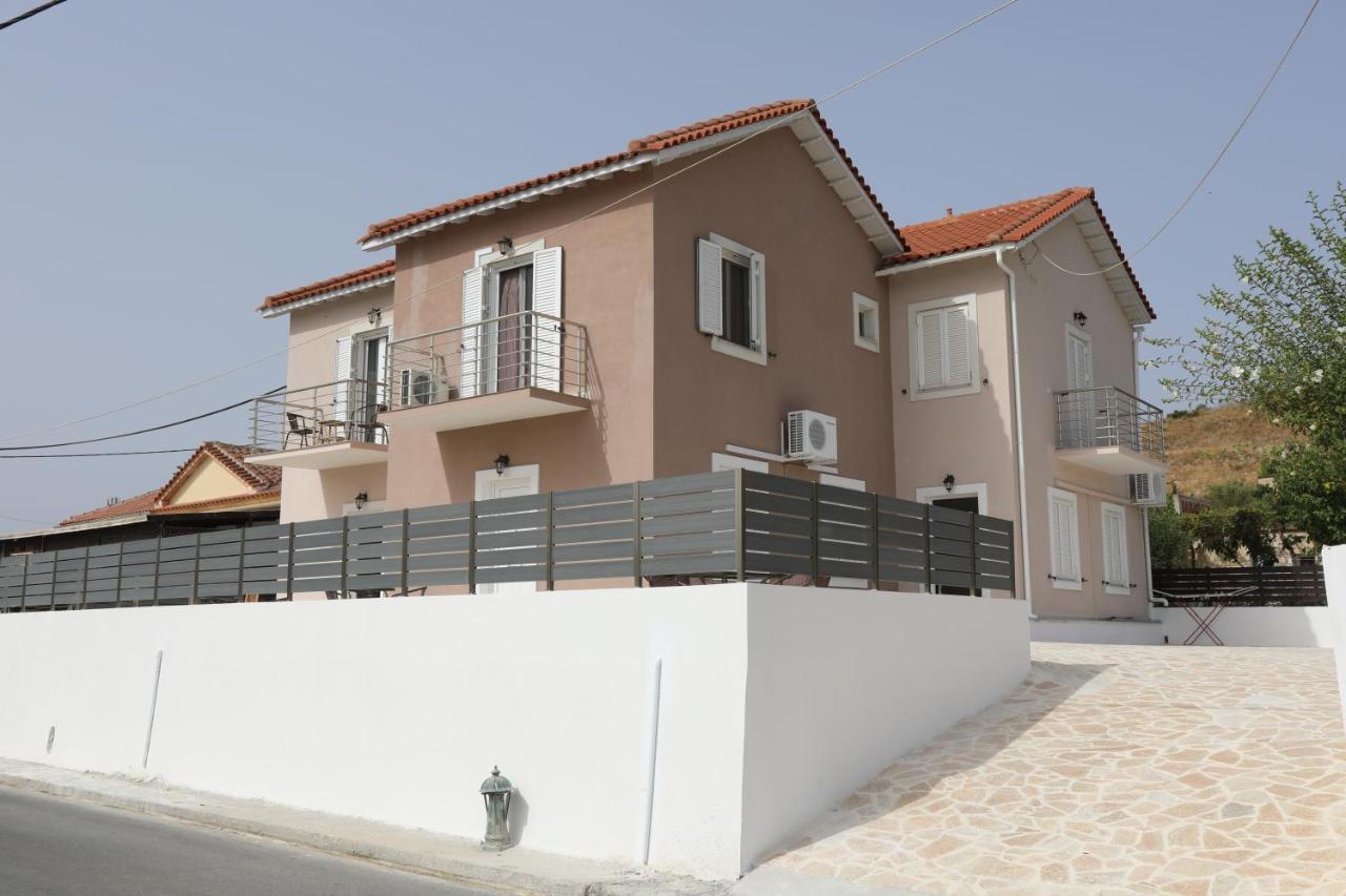 Angelos Apartments Lixouri Bagian luar foto