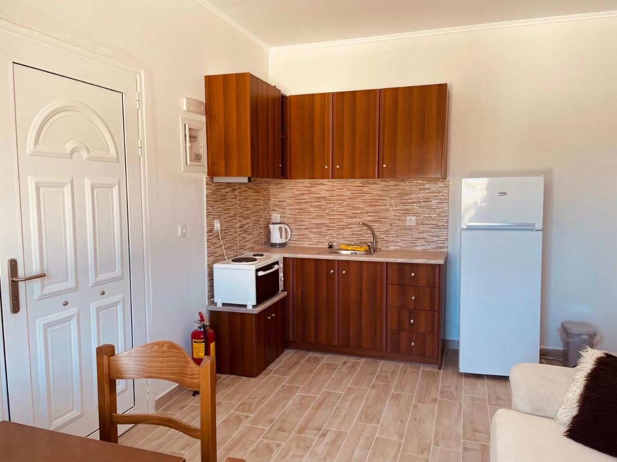 Angelos Apartments Lixouri Bagian luar foto